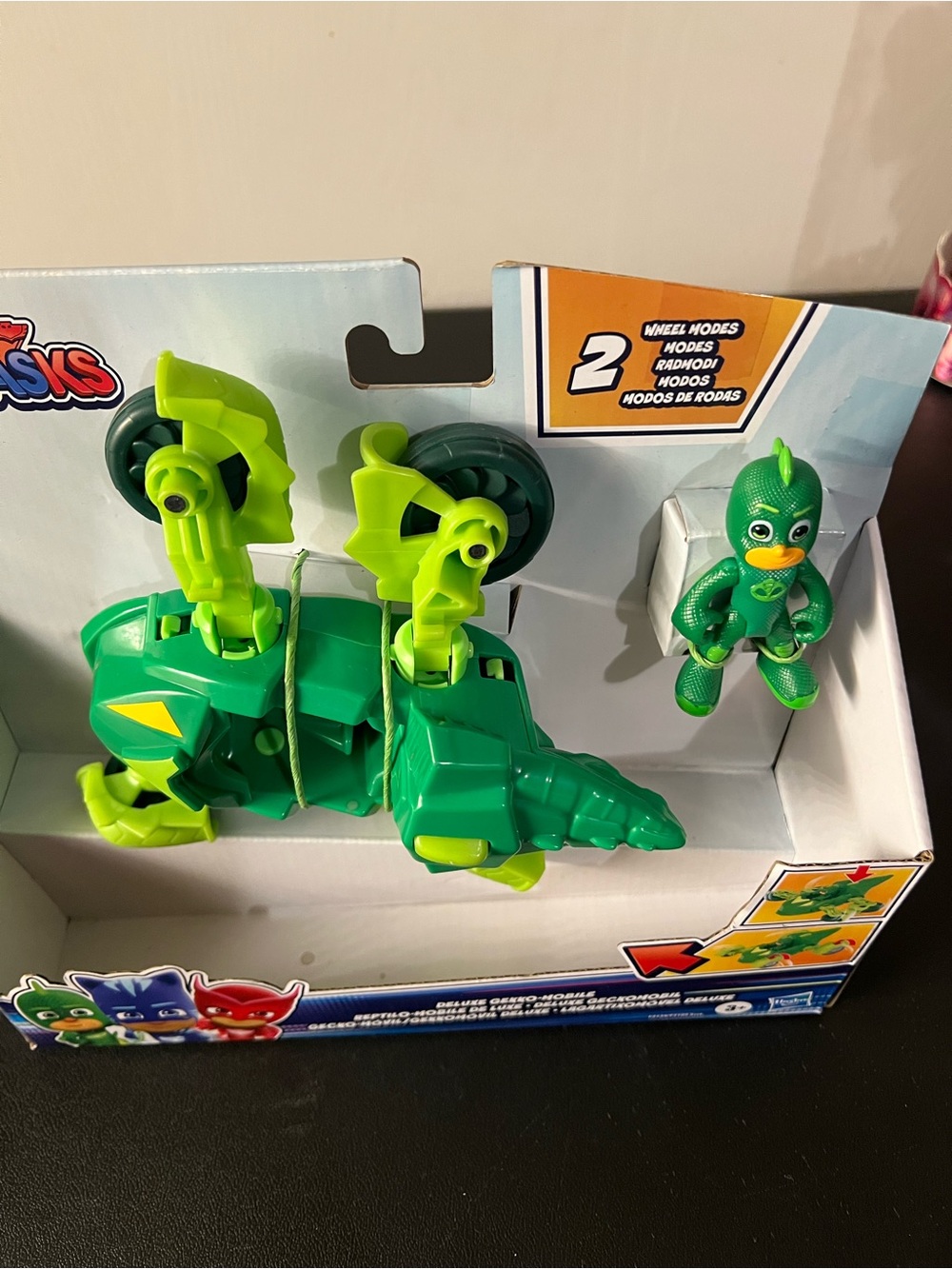 PJ Masks Deluxe Gekko Mobile with Action Figure New in Package Hasbro - Picture 6 of 6